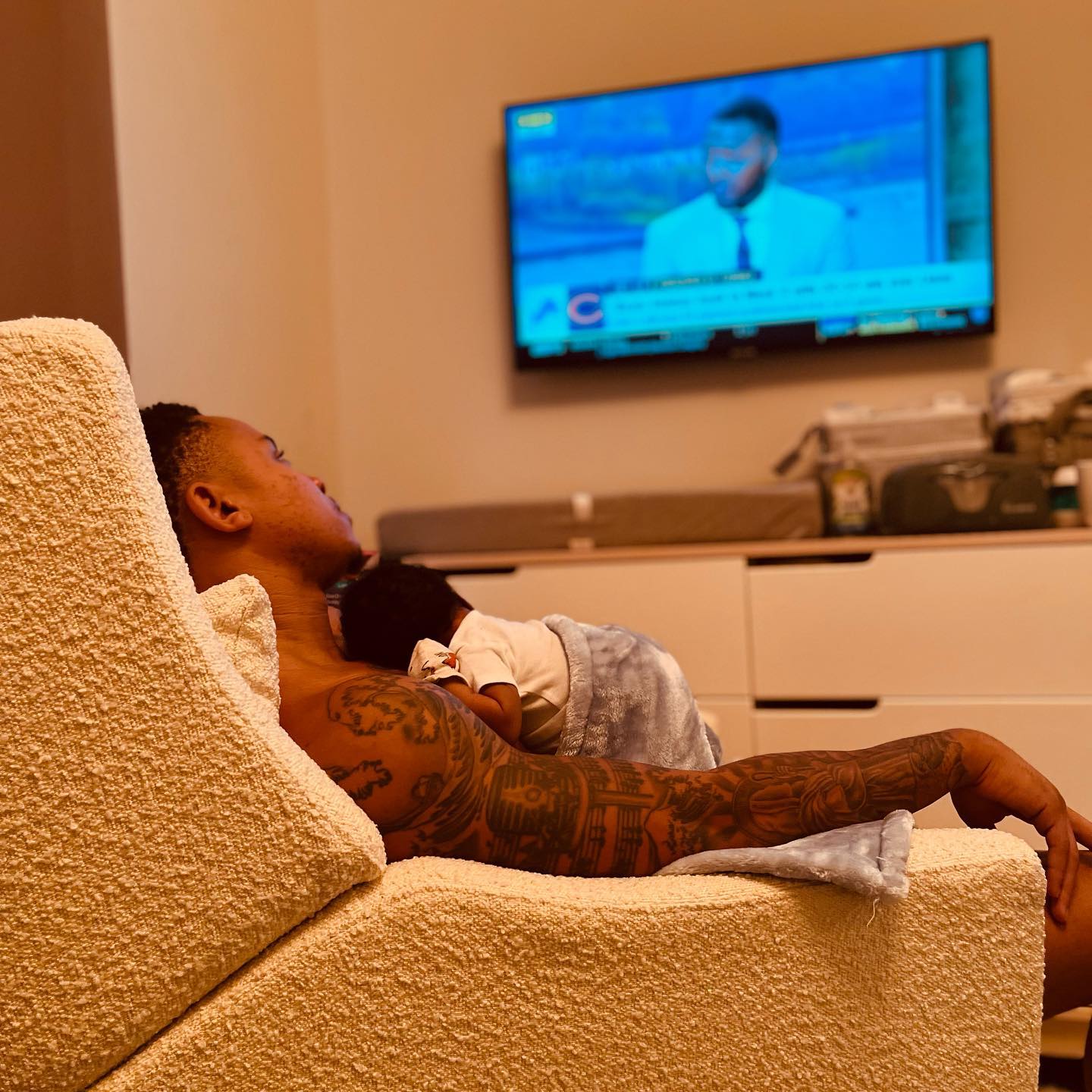 Rotimi chilling in his house with his baby